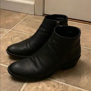 Frye Carson Piped Bootie black leather size 7